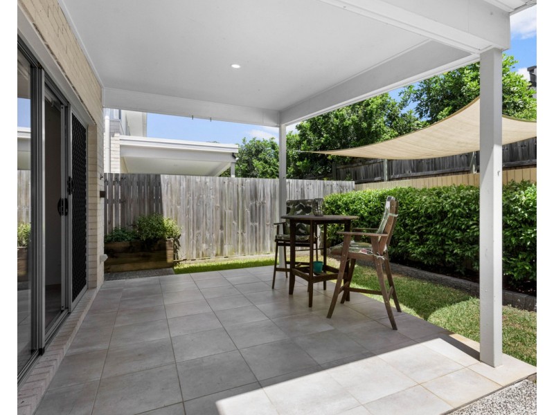 2/20 Eminence Lane, Bridgeman Downs QLD 4035