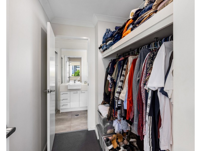 2/20 Eminence Lane, Bridgeman Downs QLD 4035