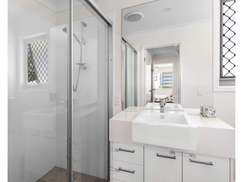 2/20 Eminence Lane, Bridgeman Downs QLD 4035