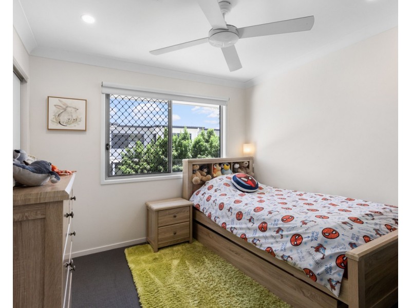 2/20 Eminence Lane, Bridgeman Downs QLD 4035