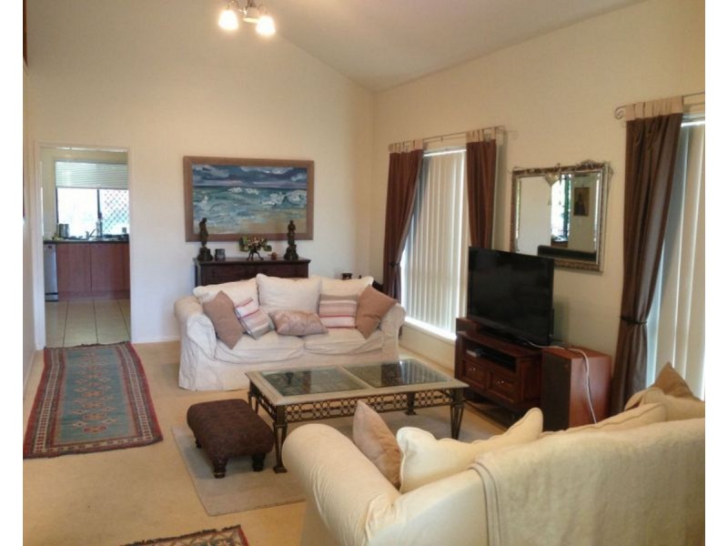 2 Meranti Crescent, Albany Creek QLD 4035