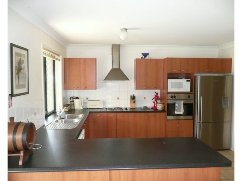 2 Meranti Crescent, Albany Creek QLD 4035