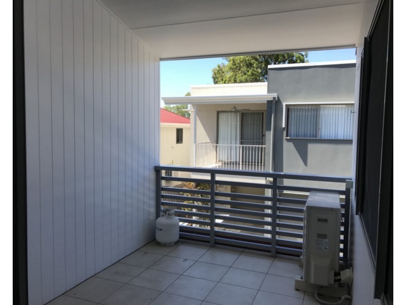 8/2 Palmerston Lane, Fitzgibbon QLD 4018