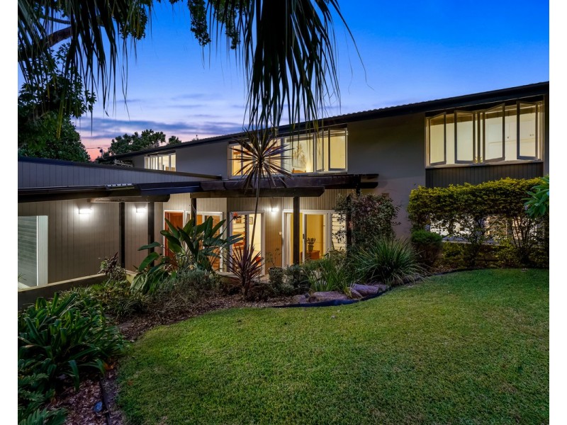 14 Lawrence Road, Chermside West QLD 4032