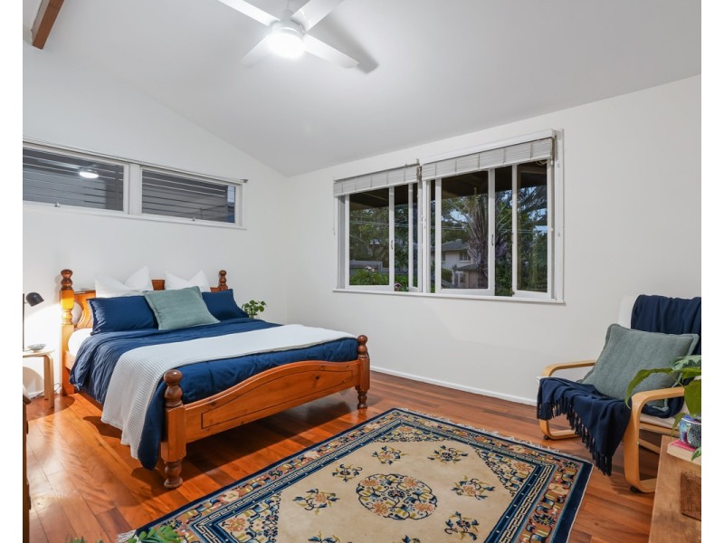 14 Lawrence Road, Chermside West QLD 4032