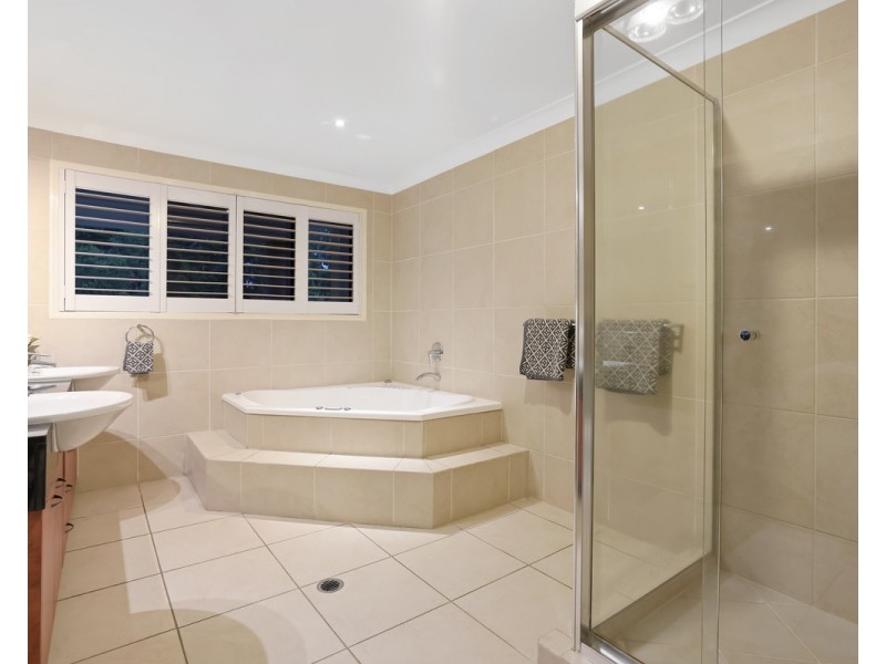 27 Country Club Drive, Albany Creek QLD 4035