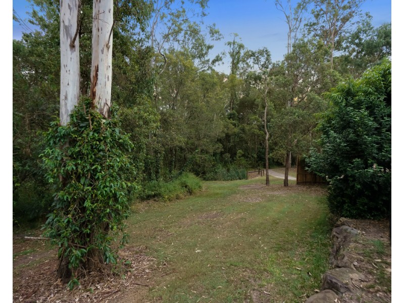 27 Country Club Drive, Albany Creek QLD 4035