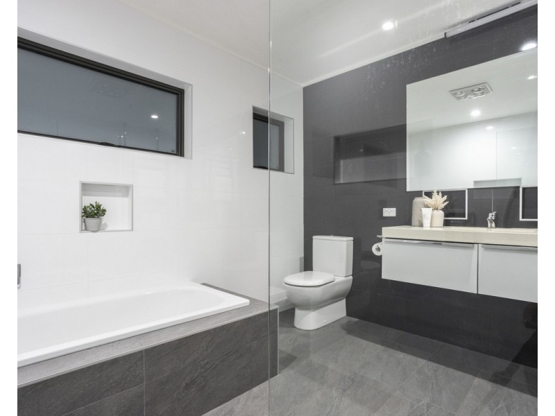 26 Pacific Street, Chermside West QLD 4032