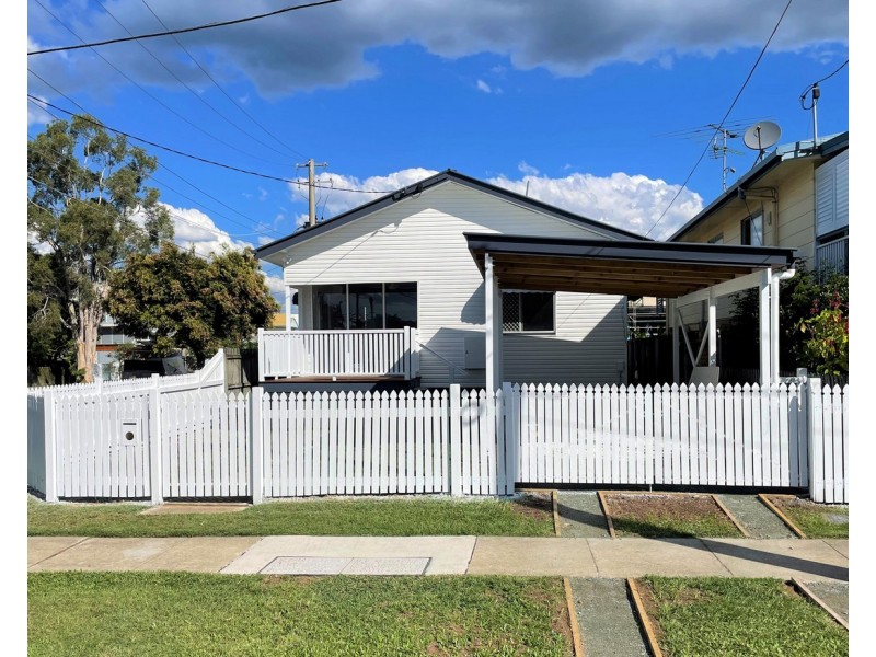 19 Tenth Avenue, Sandgate QLD 4017