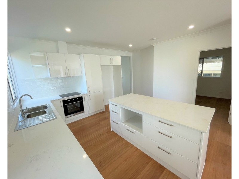 19 Tenth Avenue, Sandgate QLD 4017