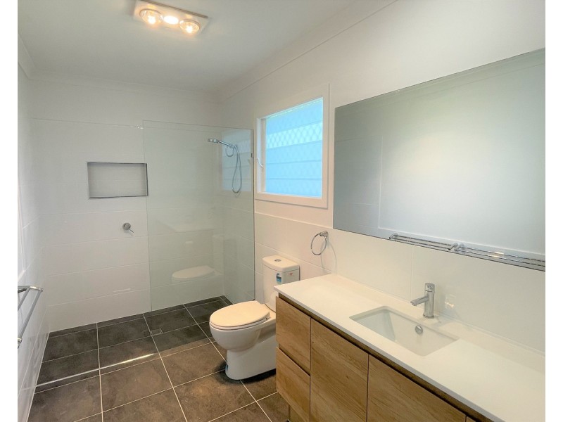 19 Tenth Avenue, Sandgate QLD 4017