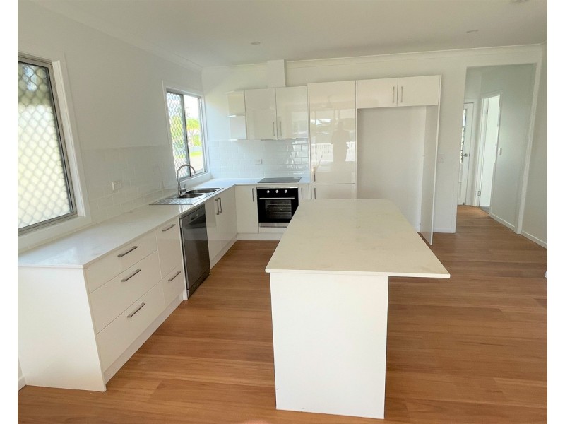 19 Tenth Avenue, Sandgate QLD 4017