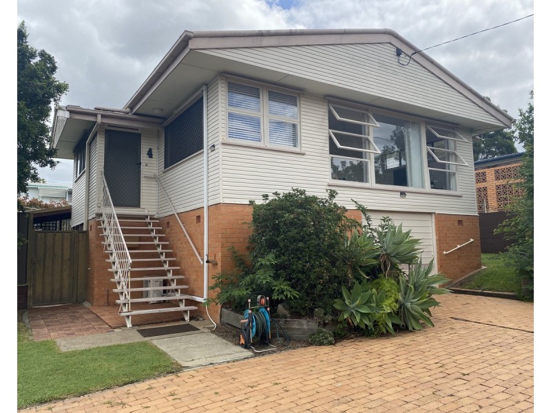 4 Brewster Street, Stafford Heights QLD 4053