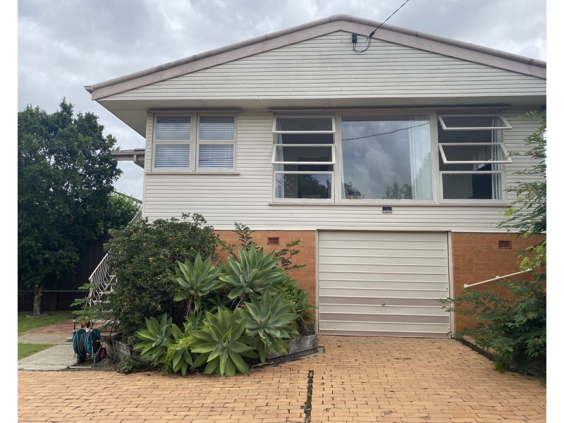 4 Brewster Street, Stafford Heights QLD 4053