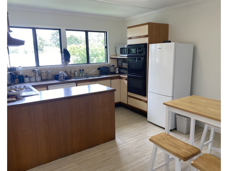 4 Brewster Street, Stafford Heights QLD 4053