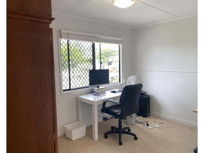 4 Brewster Street, Stafford Heights QLD 4053