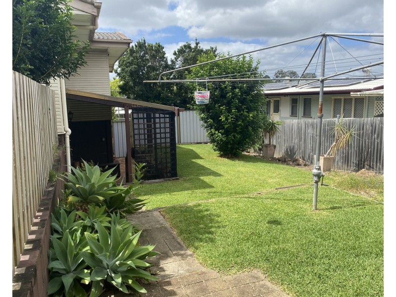 4 Brewster Street, Stafford Heights QLD 4053