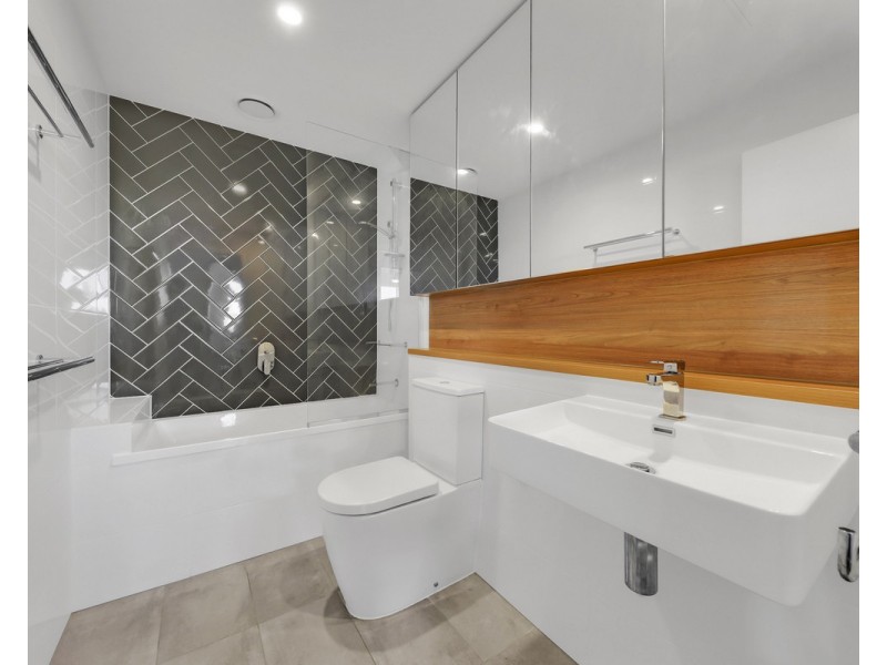 602/10 Curwen Terrace, Chermside QLD 4032