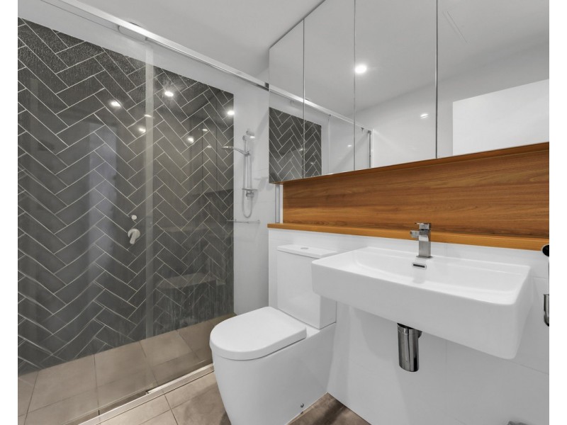 602/10 Curwen Terrace, Chermside QLD 4032