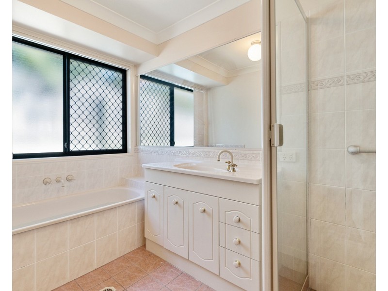 1 Kettleton Close, Bridgeman Downs QLD 4035