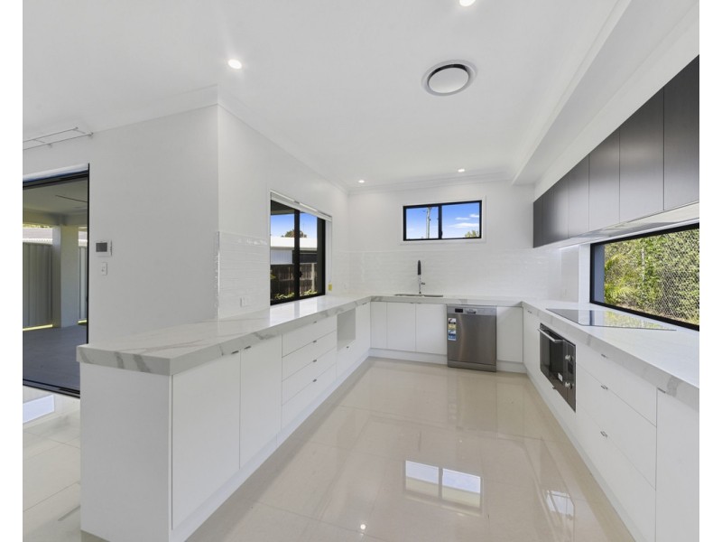 6 Serene Court, Bridgeman Downs QLD 4035