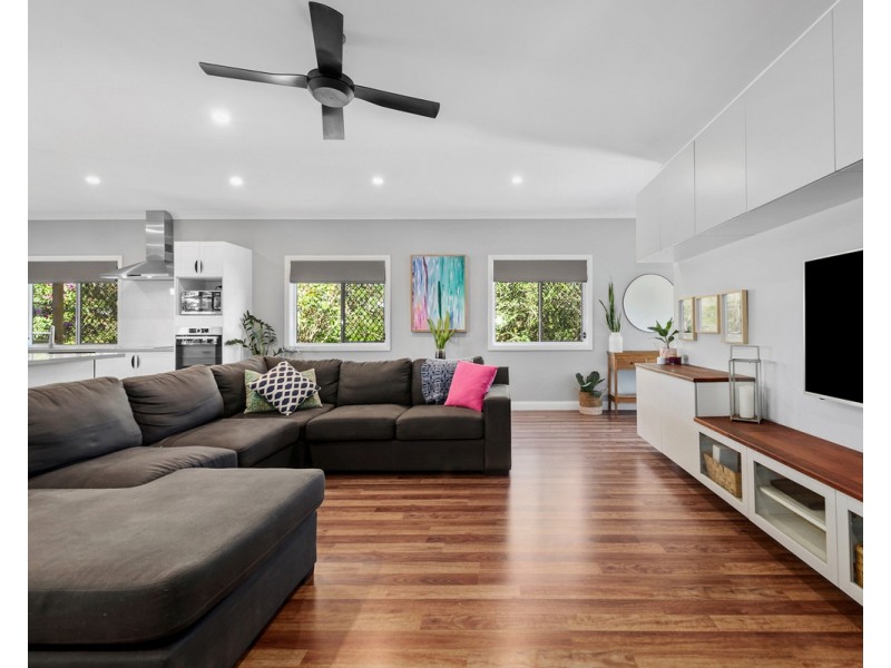 1 Neville Road, Bridgeman Downs QLD 4035