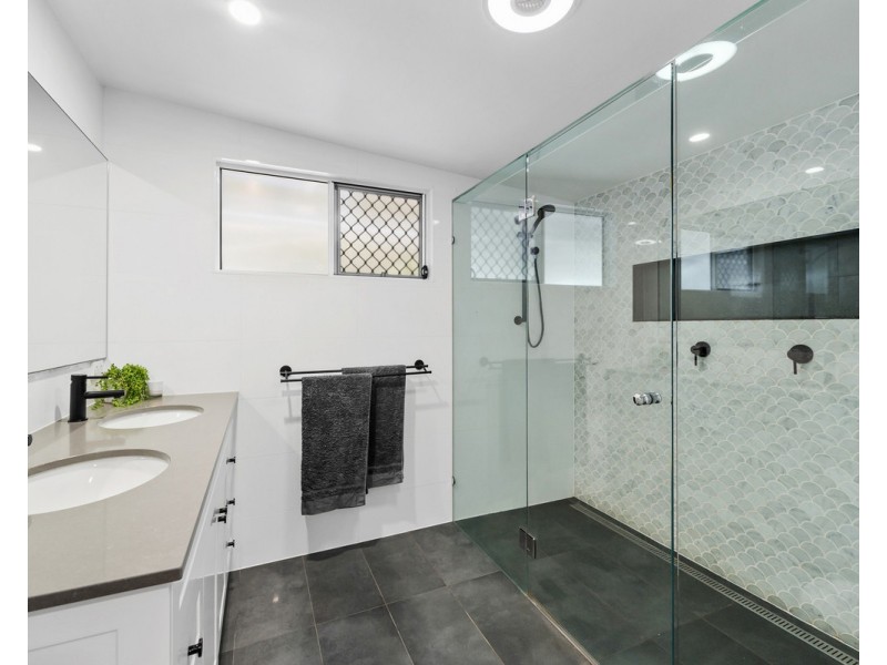 1 Neville Road, Bridgeman Downs QLD 4035