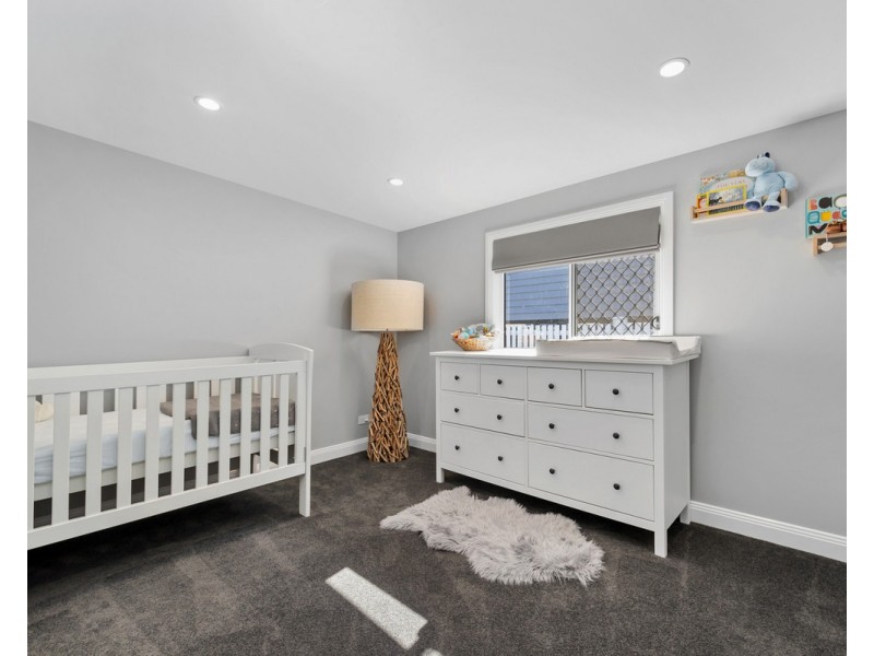 1 Neville Road, Bridgeman Downs QLD 4035