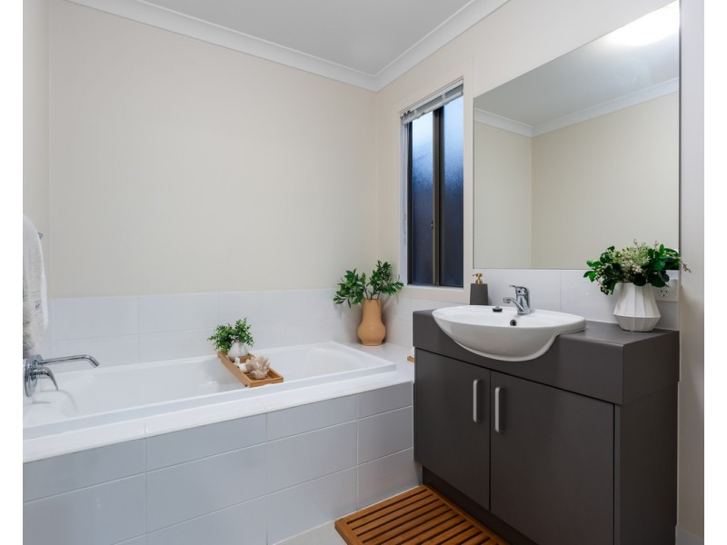 40 Hinchinbrook Avenue, Fitzgibbon QLD 4018