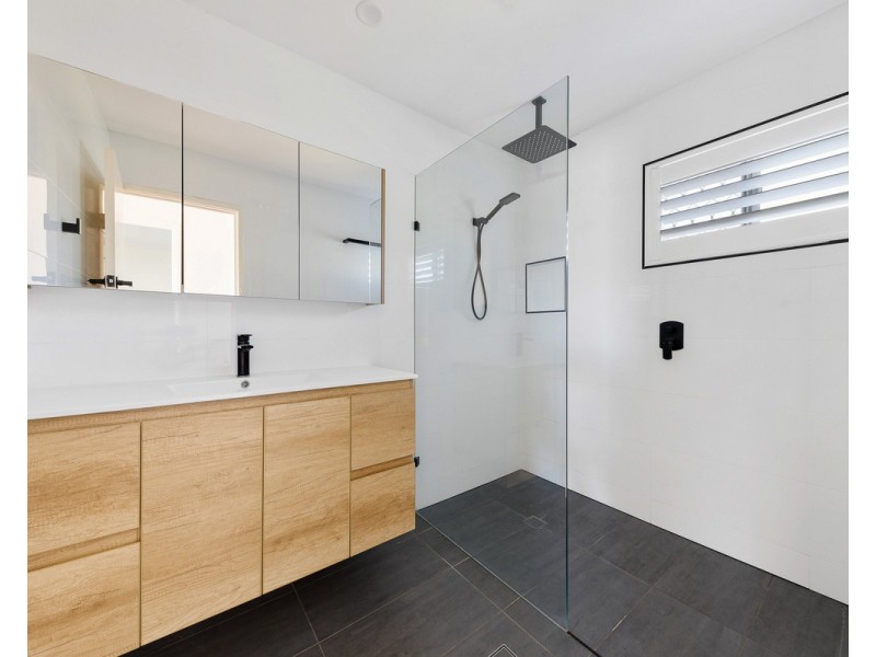 12 Flockton Street, Stafford Heights QLD 4053