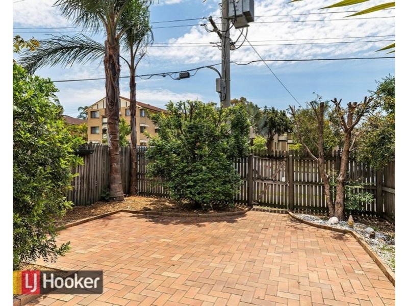 8/23 Latham Street, Chermside QLD 4032