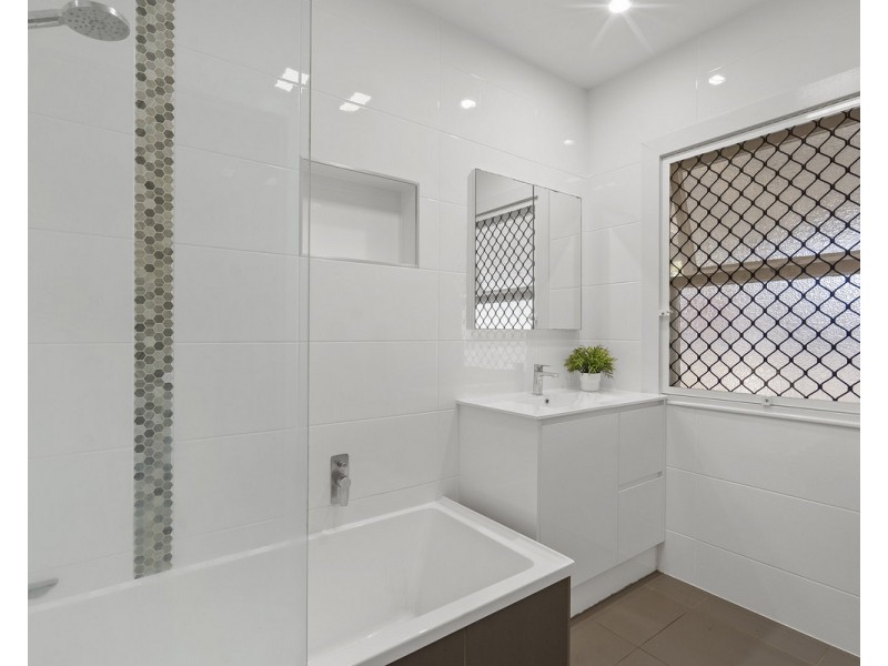 1 Ashley Road, Chermside West QLD 4032