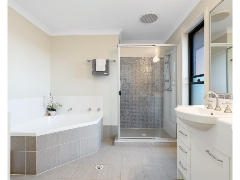 8 Meridian Place, Bald Hills QLD 4036