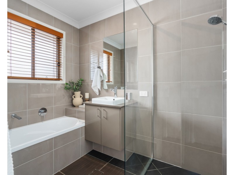 64 Macquarie Circuit, Fitzgibbon QLD 4018