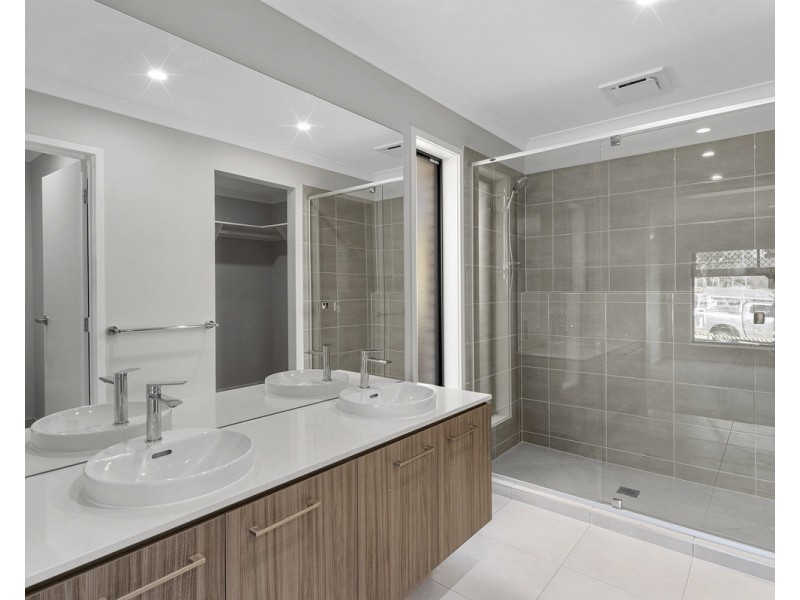 15 Wildflower Place, Bridgeman Downs QLD 4035