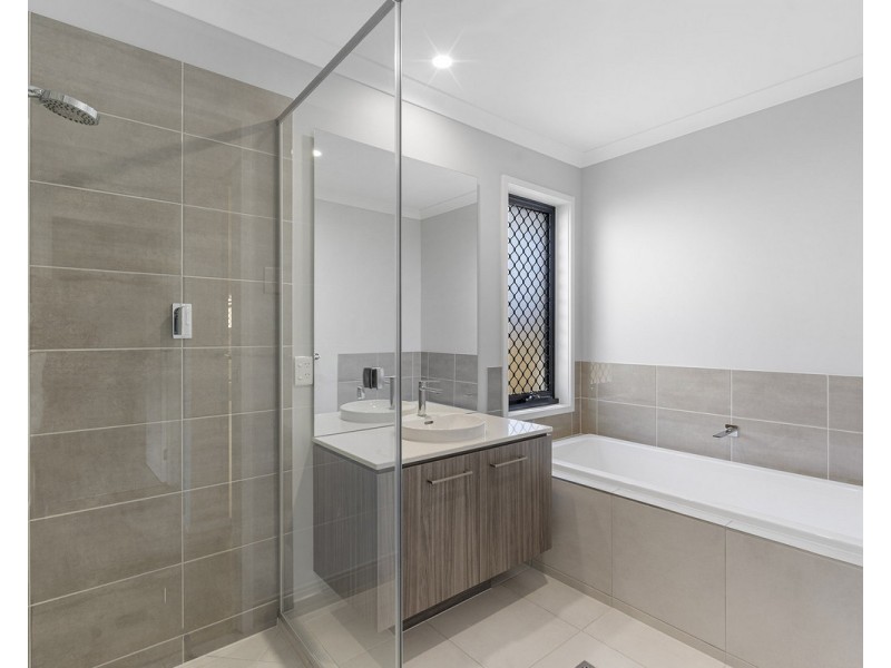 15 Wildflower Place, Bridgeman Downs QLD 4035