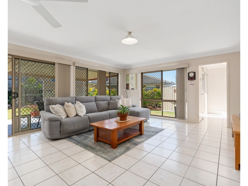 34 Kirri Avenue, Petrie QLD 4502