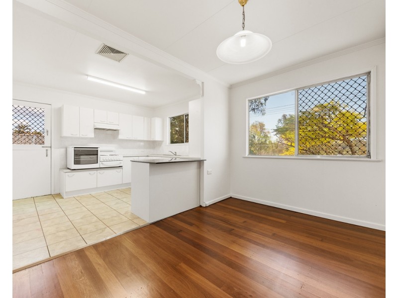 39 Illuta Avenue, Ferny Hills QLD 4055