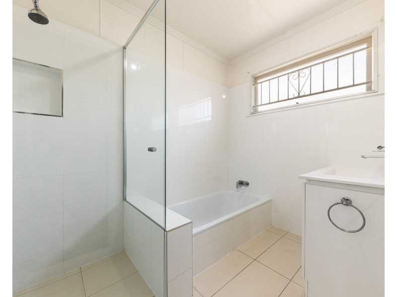 39 Illuta Avenue, Ferny Hills QLD 4055