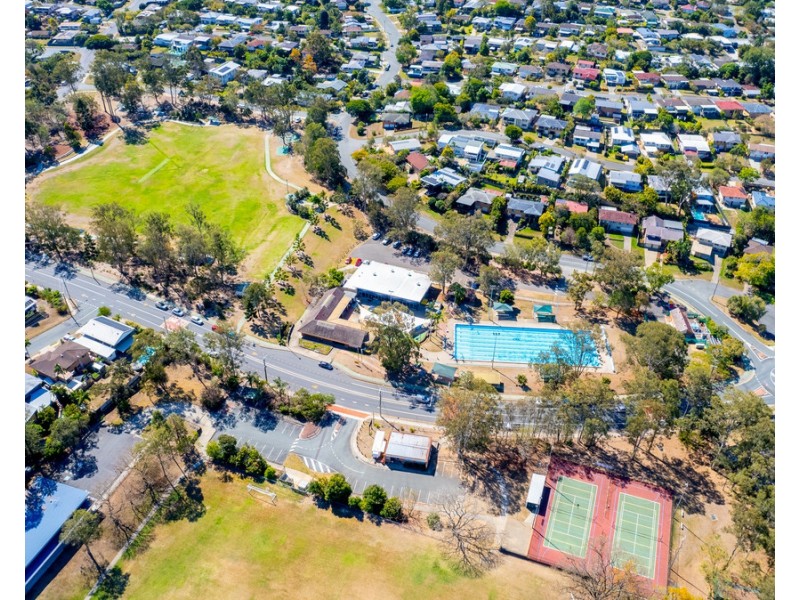 39 Illuta Avenue, Ferny Hills QLD 4055