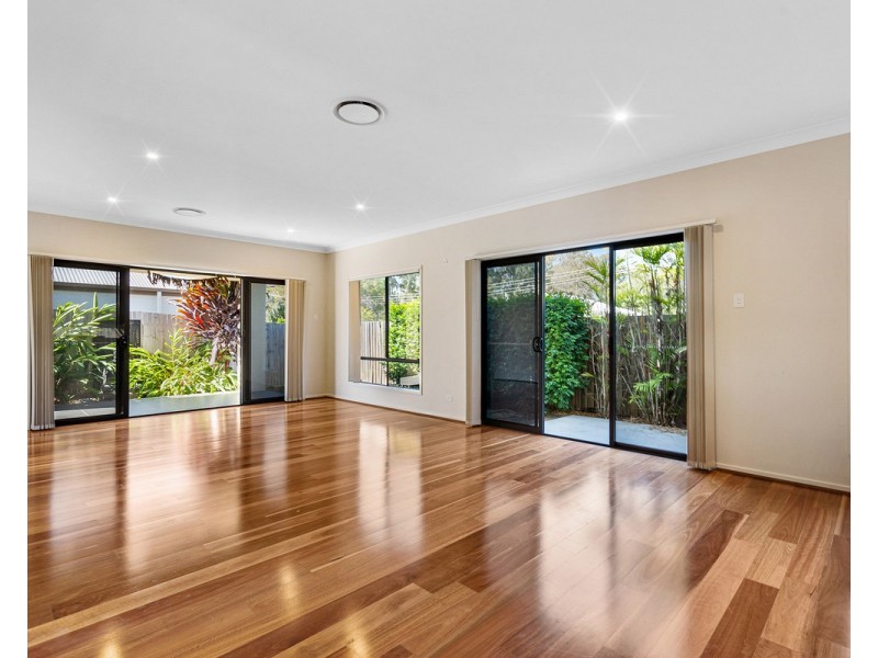 6 Scholard Crescent, Bridgeman Downs QLD 4035