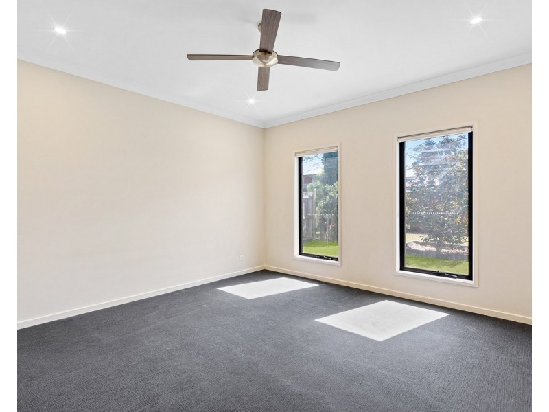 6 Scholard Crescent, Bridgeman Downs QLD 4035