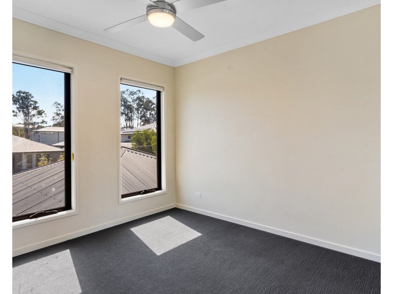 6 Scholard Crescent, Bridgeman Downs QLD 4035