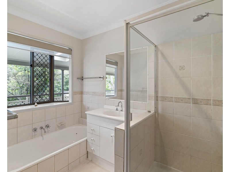 6 Garfield Terrace, Everton Hills QLD 4053