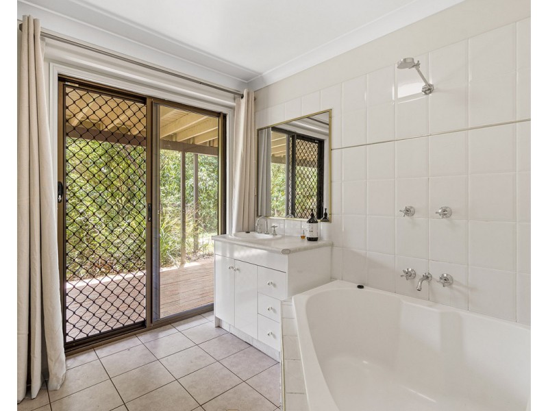 6 Garfield Terrace, Everton Hills QLD 4053
