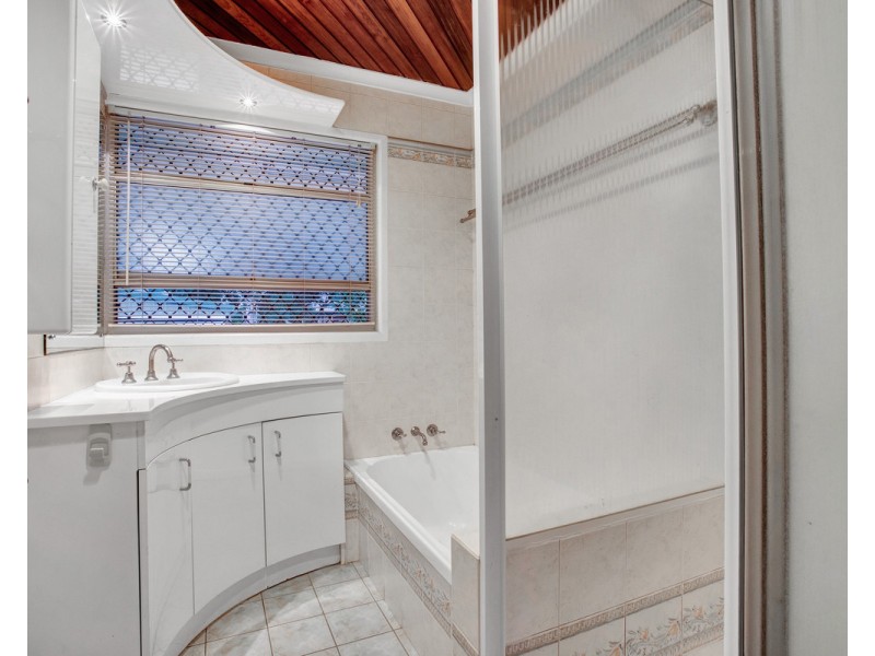 8 Narthanya Street, Chermside West QLD 4032