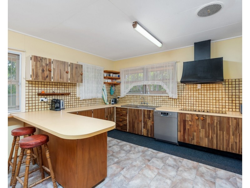 30 Seaville Avenue, Scarborough QLD 4020