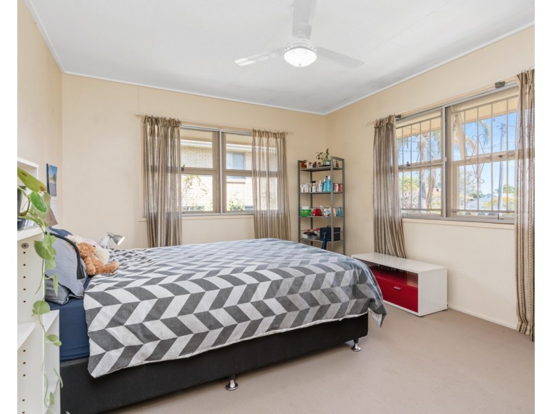 30 Seaville Avenue, Scarborough QLD 4020