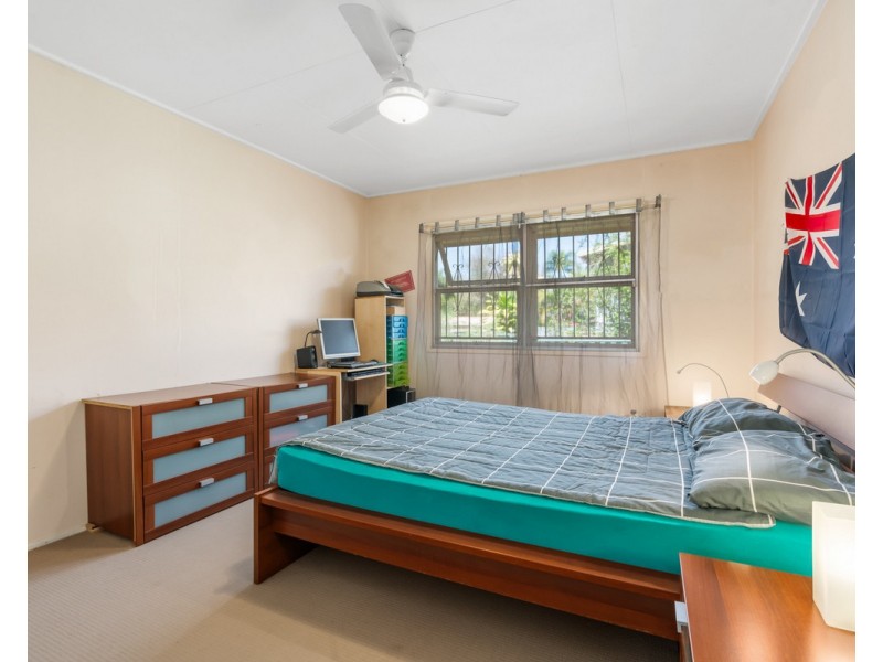 30 Seaville Avenue, Scarborough QLD 4020