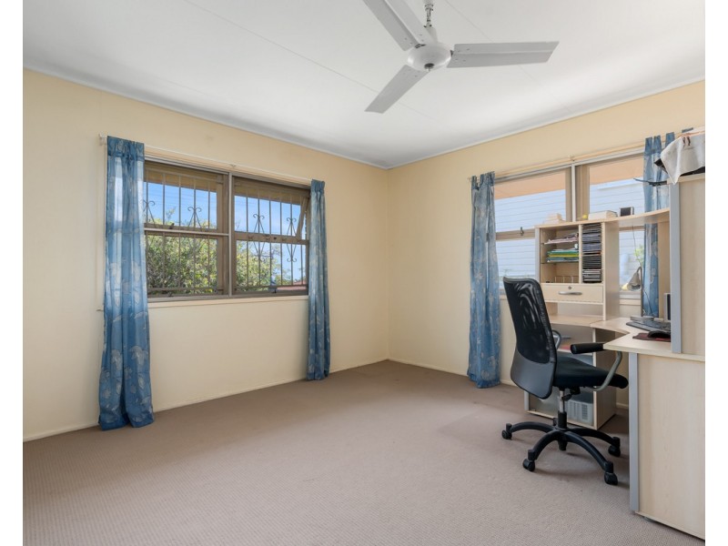 30 Seaville Avenue, Scarborough QLD 4020